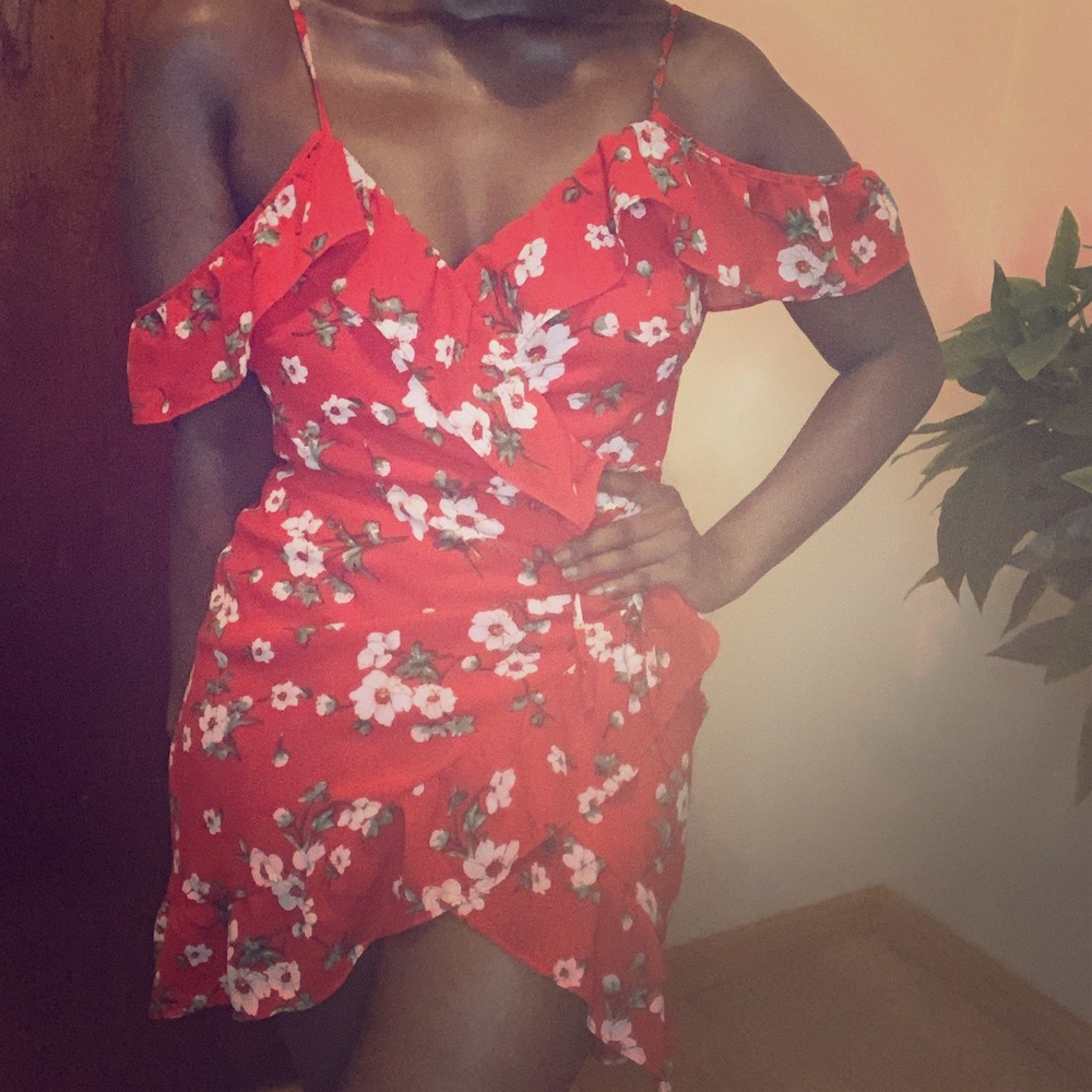 Simple Apparel Floral wrap dress. - Picture 1 of 2